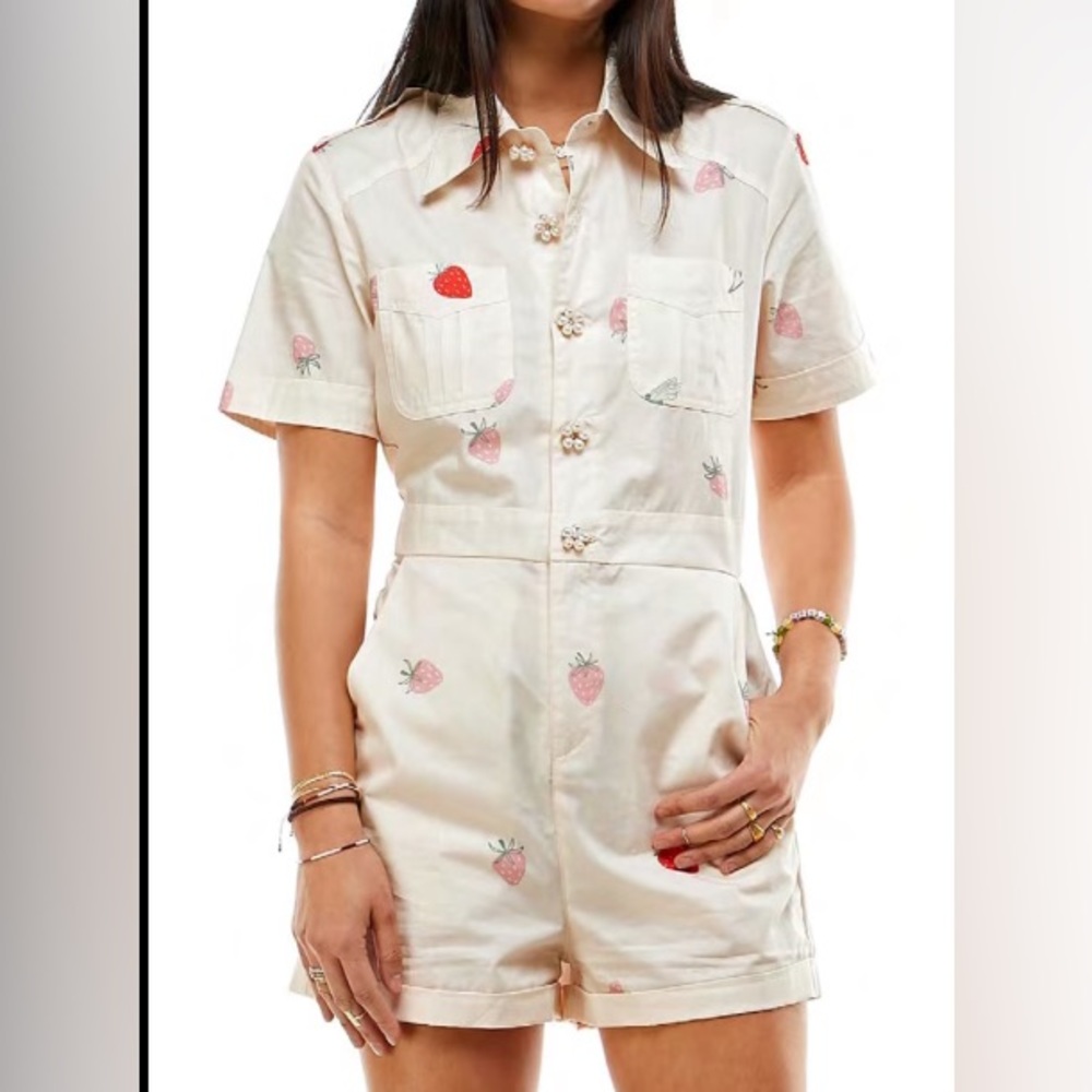 Creamy strawberry print Shortall
